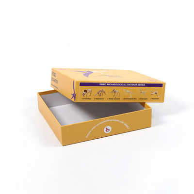 İyi bir fiyat. Oyun kartları saklama ve hediye için şık embossed logo hediye kutusu çevrimiçi
